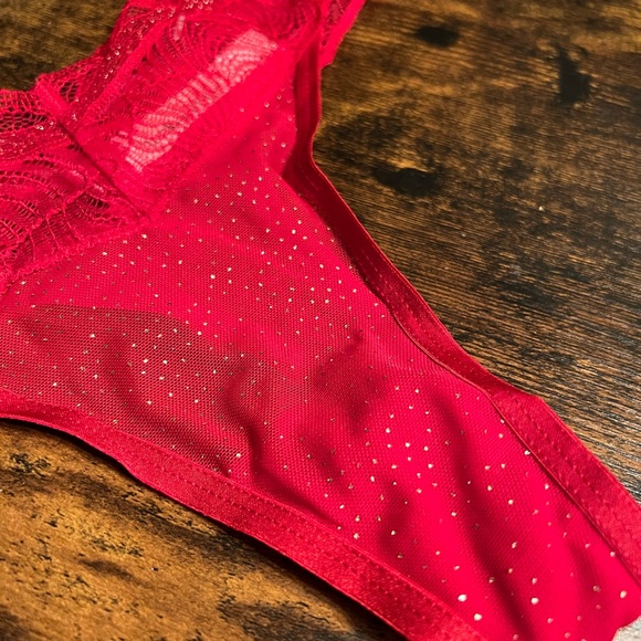 Hunkemöller Lingerie - Picture 2 of 3